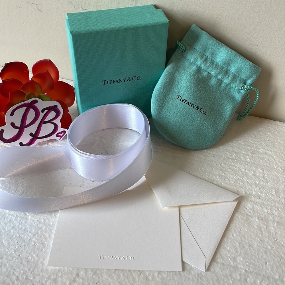 NEW✨Tiffany & Co. Box, pouch, white ribbon and envelope with card